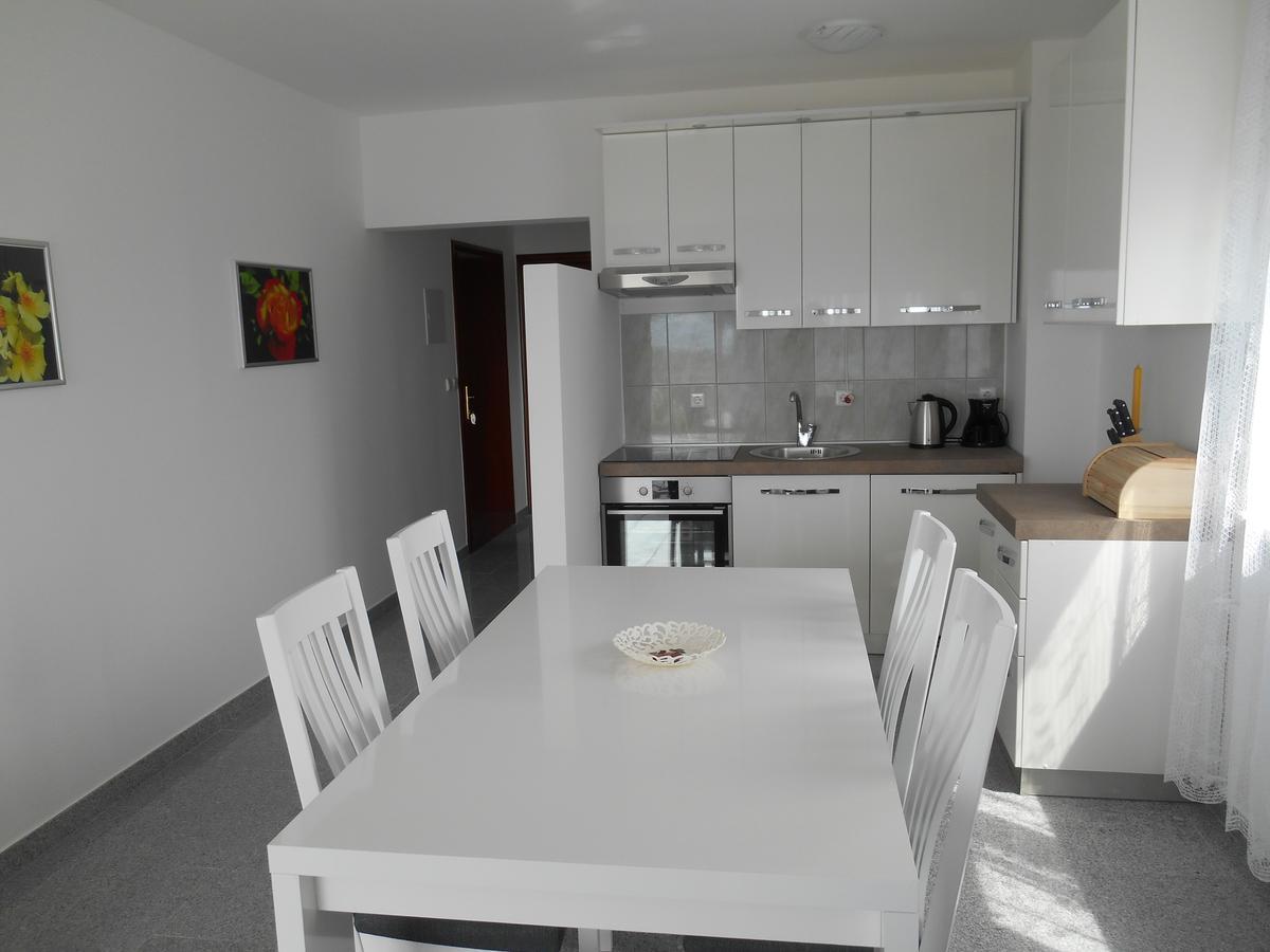 Apartments Diana Smrika Luaran gambar