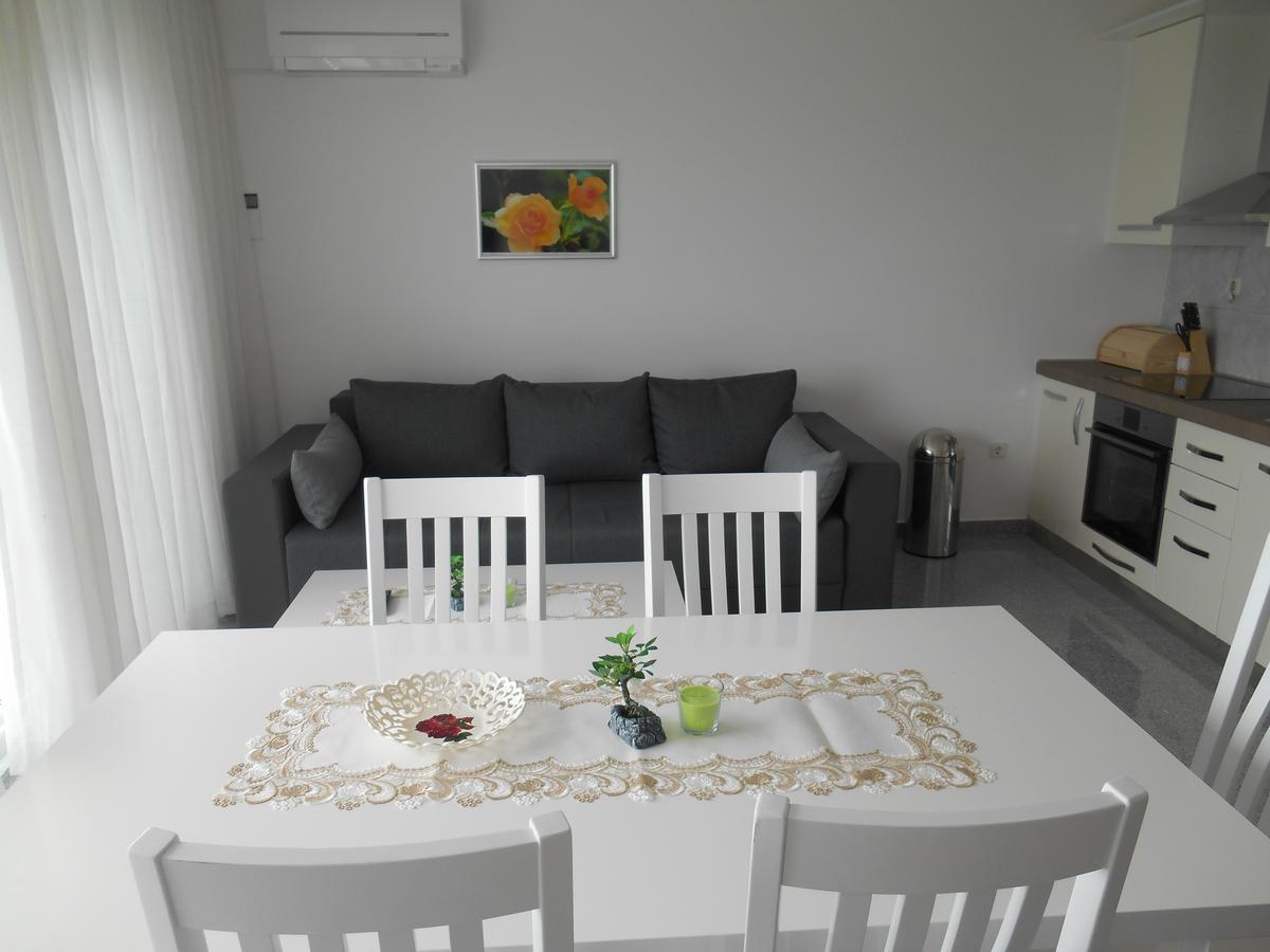 Apartments Diana Smrika Luaran gambar
