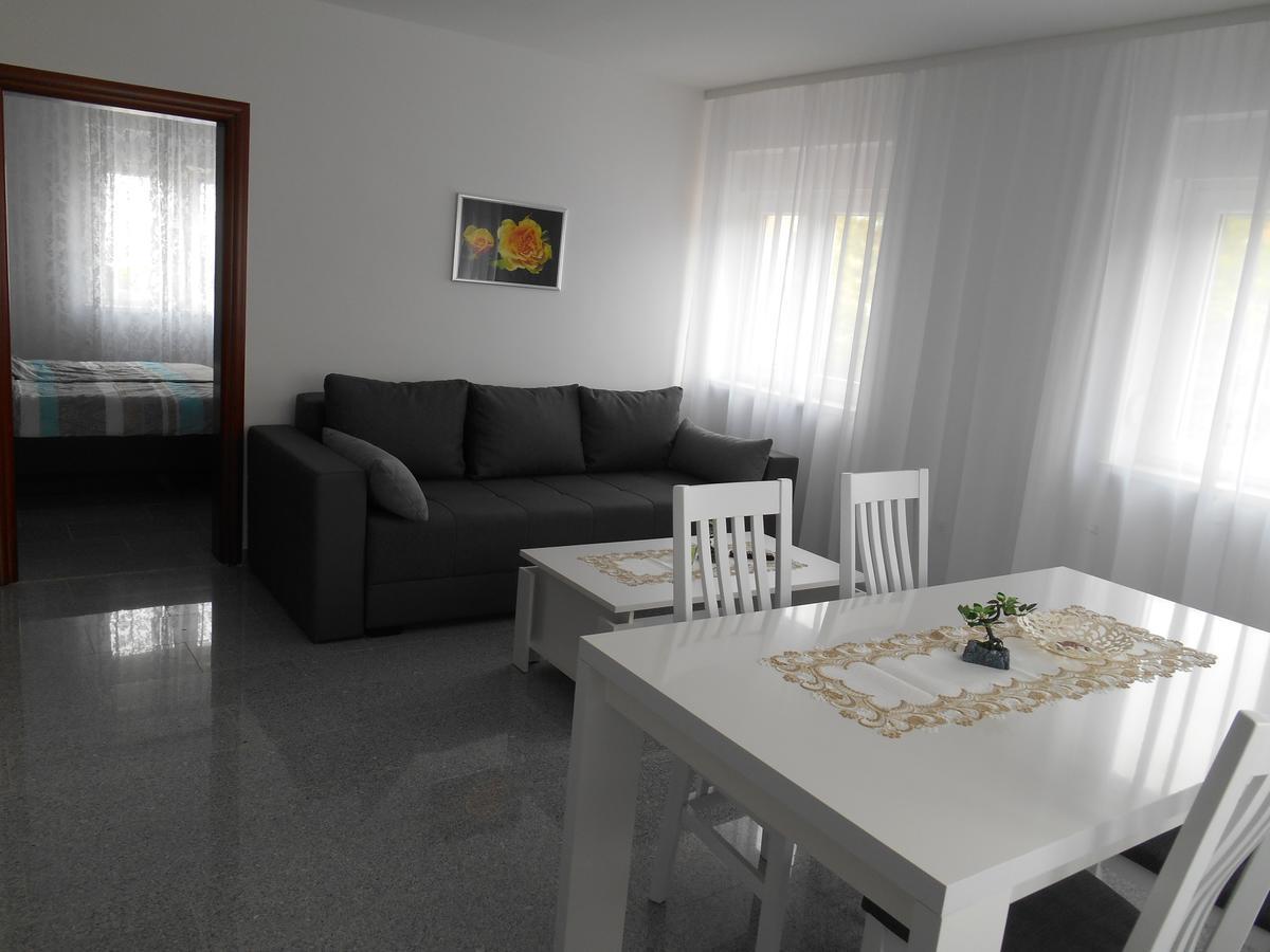 Apartments Diana Smrika Luaran gambar