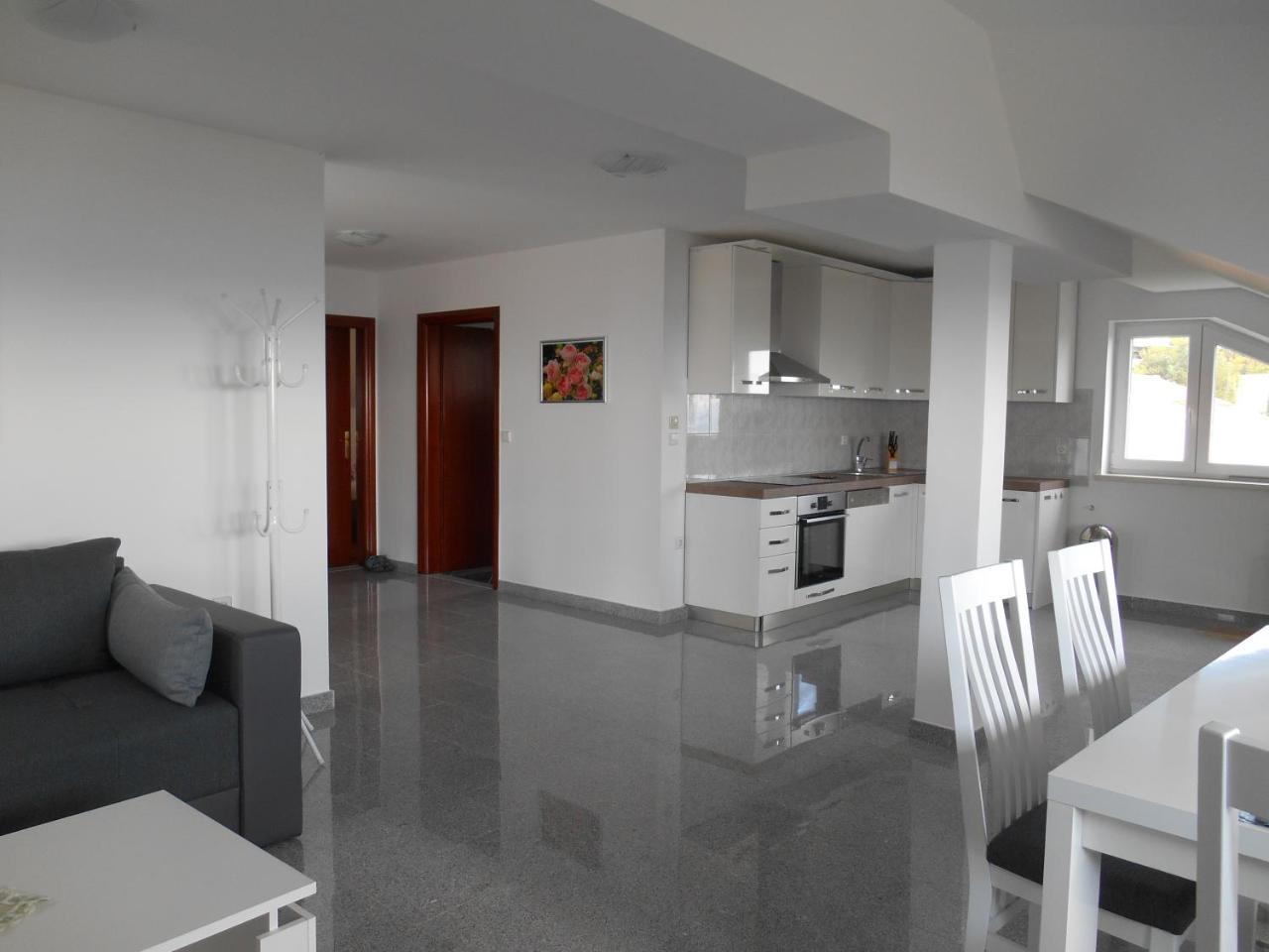 Apartments Diana Smrika Luaran gambar